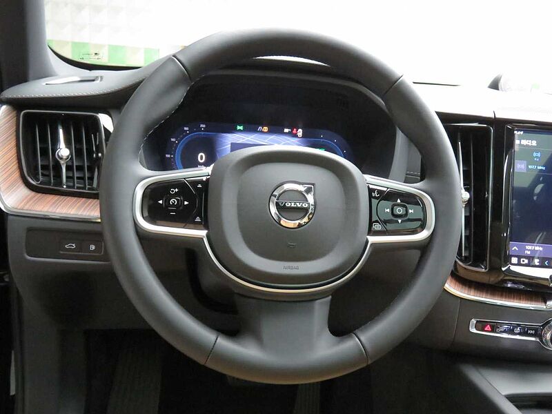 Volvo Ultra, T8 AWD 플러그-인 하이브리드, 전기/가솔린, 브라이트