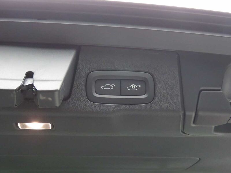 Volvo Ultra, T8 AWD 플러그-인 하이브리드, 전기/가솔린, 브라이트