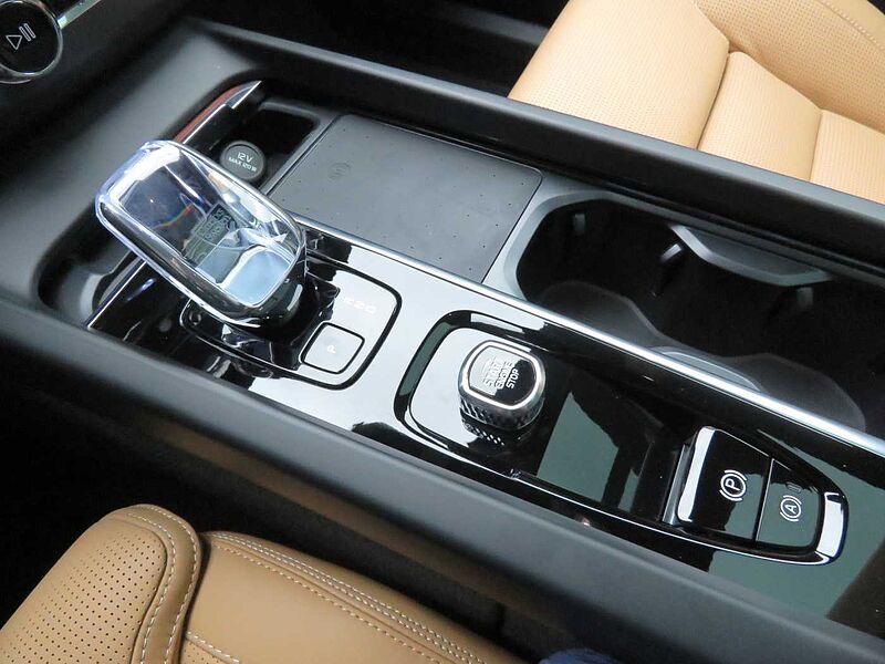 Volvo Ultra, T8 AWD 플러그-인 하이브리드, 전기/가솔린, 브라이트