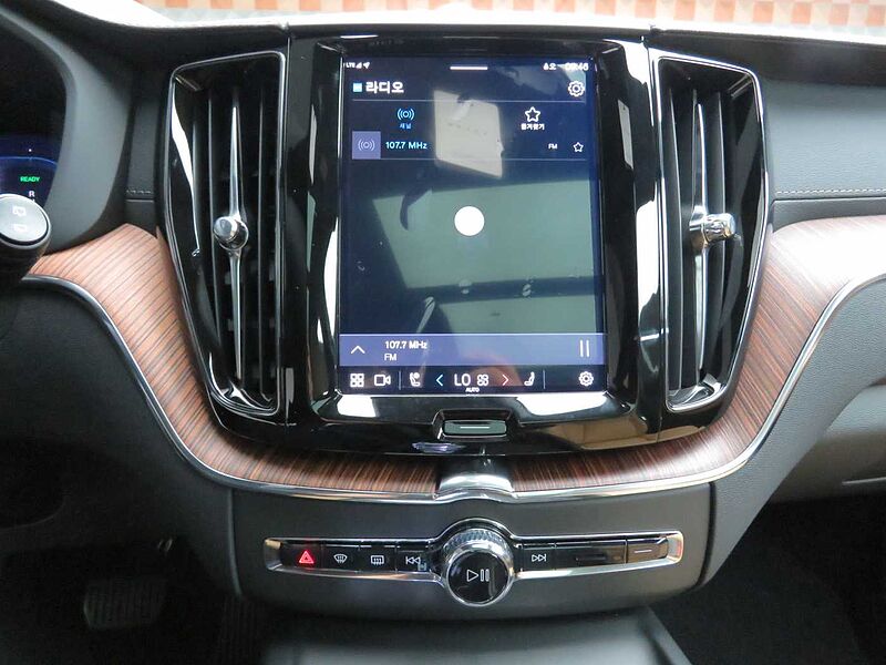 Volvo Ultra, T8 AWD 플러그-인 하이브리드, 전기/가솔린, 브라이트