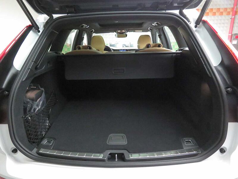 Volvo Ultra, T8 AWD 플러그-인 하이브리드, 전기/가솔린, 브라이트