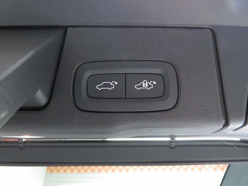 Volvo Ultra, T8 AWD 플러그-인 하이브리드, 전기/가솔린, 브라이트