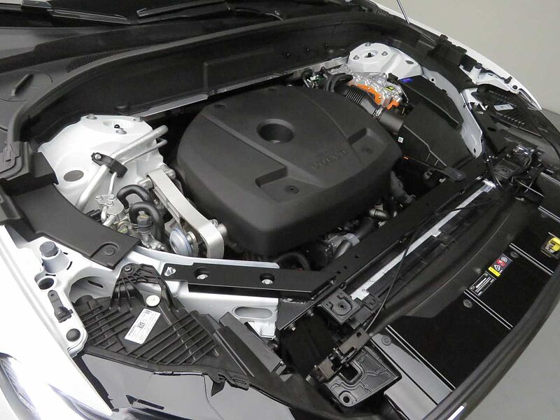 Volvo Ultra, T8 AWD 플러그-인 하이브리드, 전기/가솔린, 브라이트