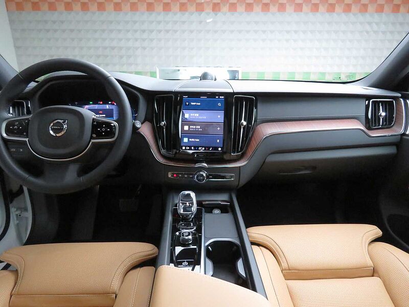 Volvo Ultra, T8 AWD 플러그-인 하이브리드, 전기/가솔린, 브라이트