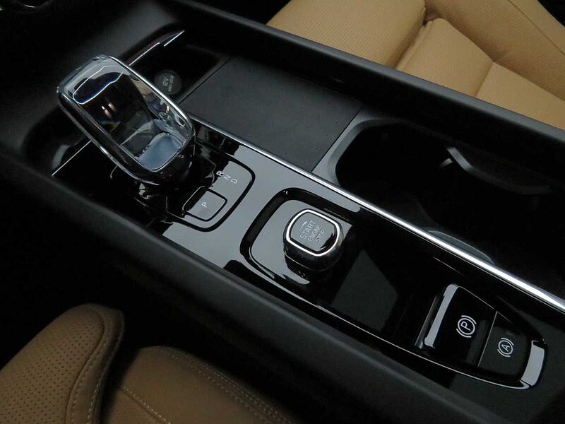 Volvo Ultra, T8 AWD 플러그-인 하이브리드, 전기/가솔린, 브라이트