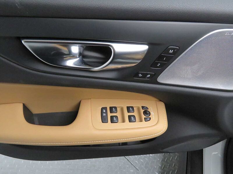 Volvo Ultra, B5 AWD 마일드 하이브리드, 가솔린, 브라이트